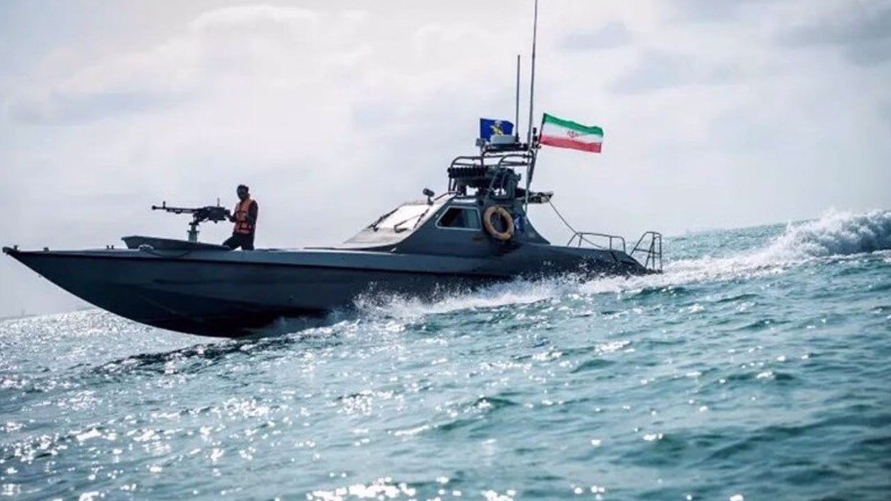 গাল্ফ উপসাগরে ইরানের মহড়া, মার্কিন যুদ্ধজাহাজকে সতর্কবার্তা