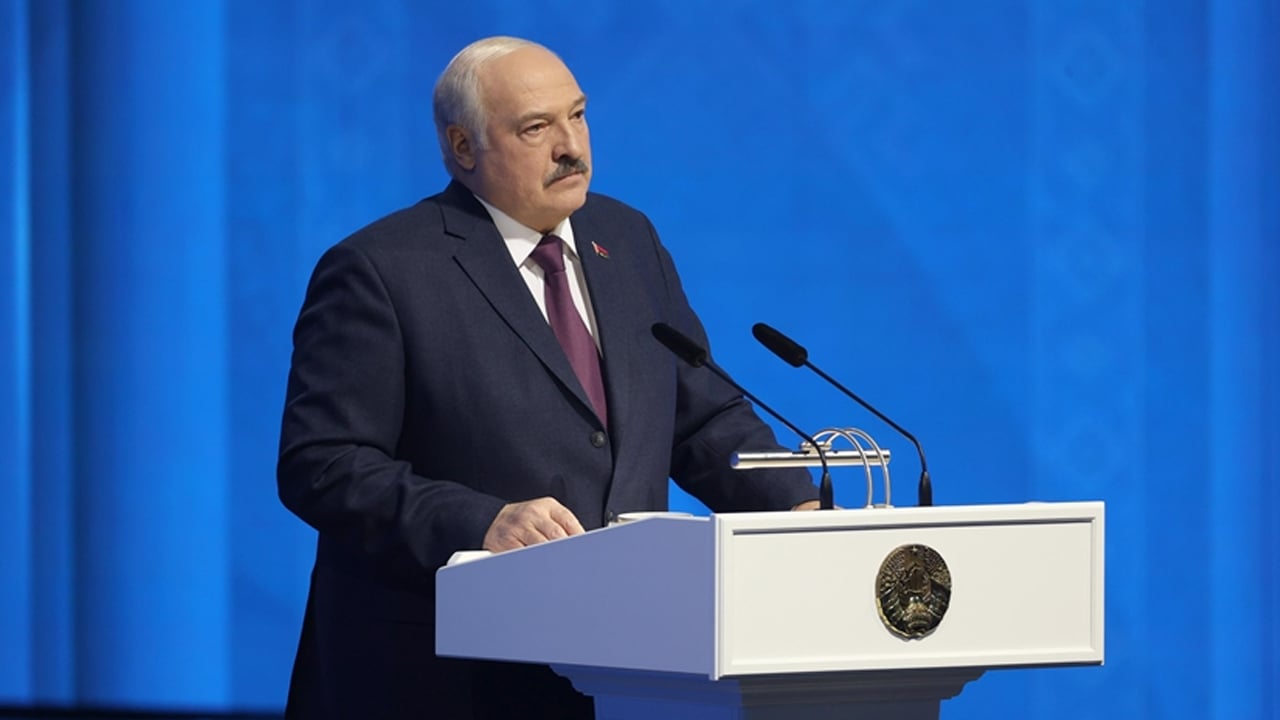 যুদ্ধের জন্য সতর্ক অবস্থার ঘোষণা বেলারুশে প্রেসিডেন্ট লুকাশেঙ্কোর