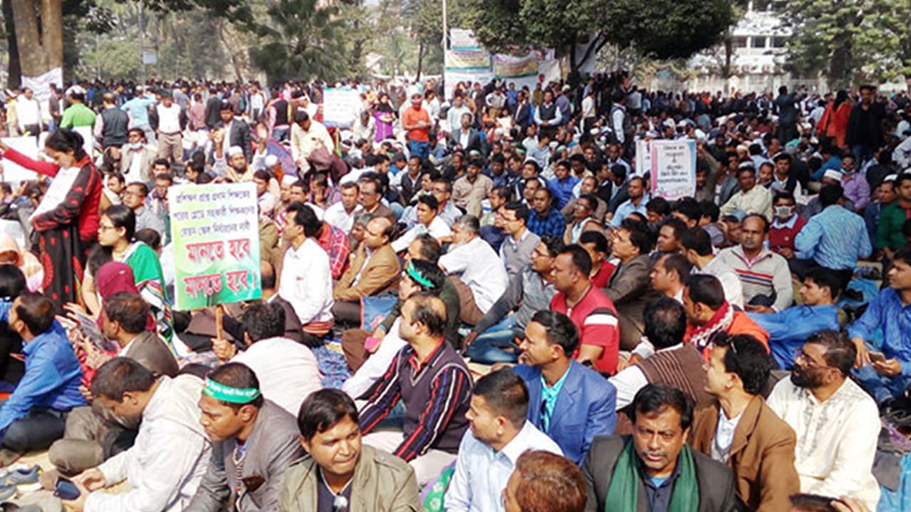 সরকারের হুঁশিয়ারি সত্ত্বেও সরকারি প্রাথমিকে আন্দোলন