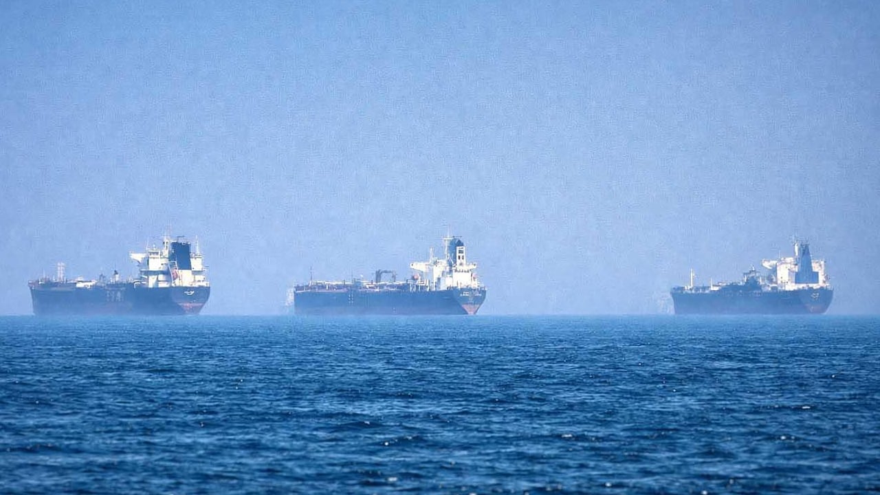 পারস্য উপসাগরে আটকা পড়েছে ৫২টি ফরাসি জাহাজ