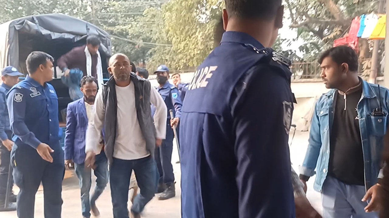 আধিপত্য বিস্তারকে কেন্দ্র করে ছাত্রদল-যুবদল সংঘর্ষ, আটক ৫