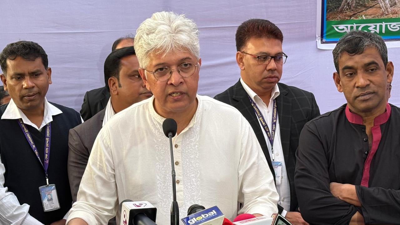 উৎপাদিত চিনি মজুত থাকলে, আমদানি করা হবে না: শিল্প উপদেষ্টা