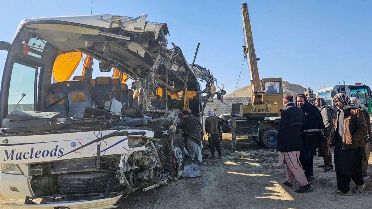 আফগানিস্তানে ভয়াবহ সড়ক দুর্ঘটনা, নিহত ৭১