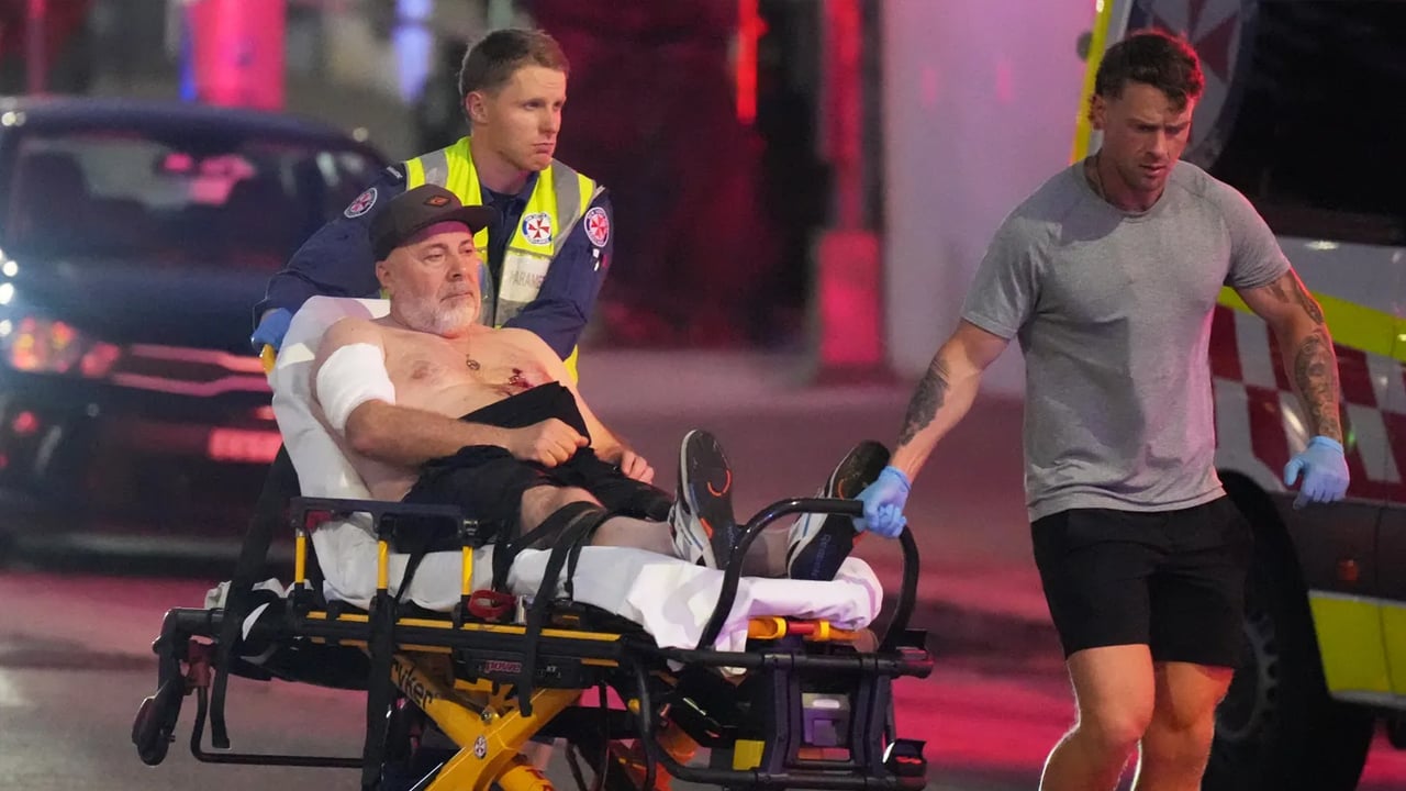 সিডনির সমুদ্রসৈকতে বন্দুক হামলাকে সন্ত্রাসী ঘটনা ঘোষণা অস্ট্রেলিয়ার