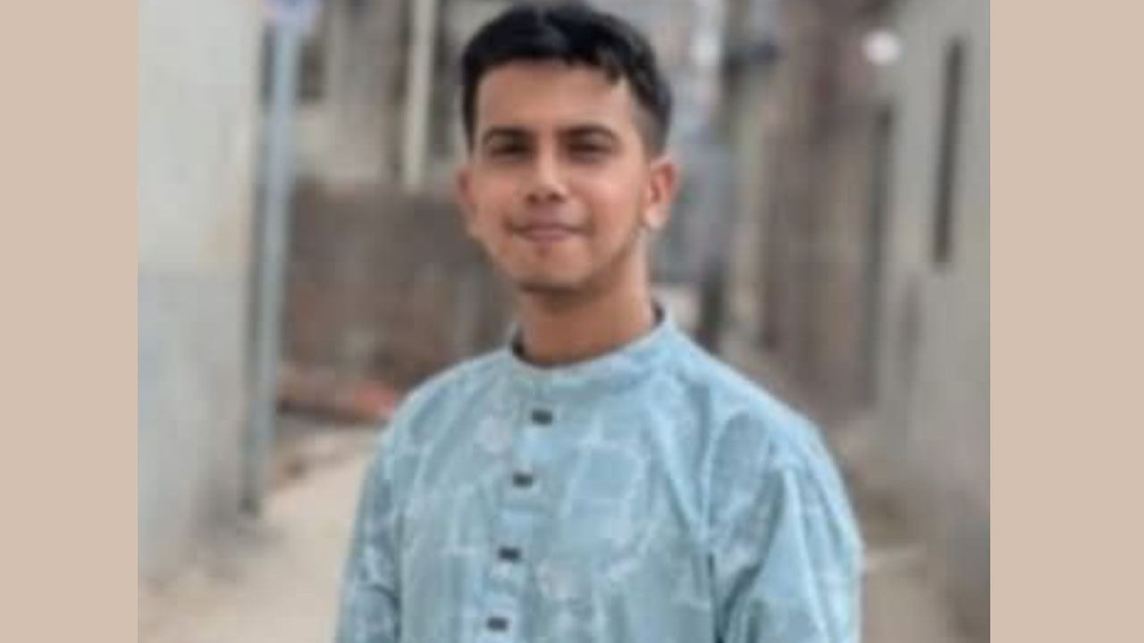 ভাইরাল এক দফা পোস্টারের ডিজাইনার জবি শিক্ষার্থী মারুফ