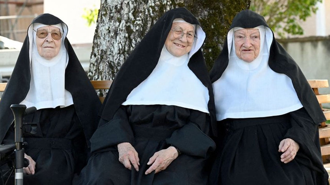 পালানো নানদের জন্য গির্জার কঠোর শর্ত, ক্ষুব্ধ সমর্থকরা