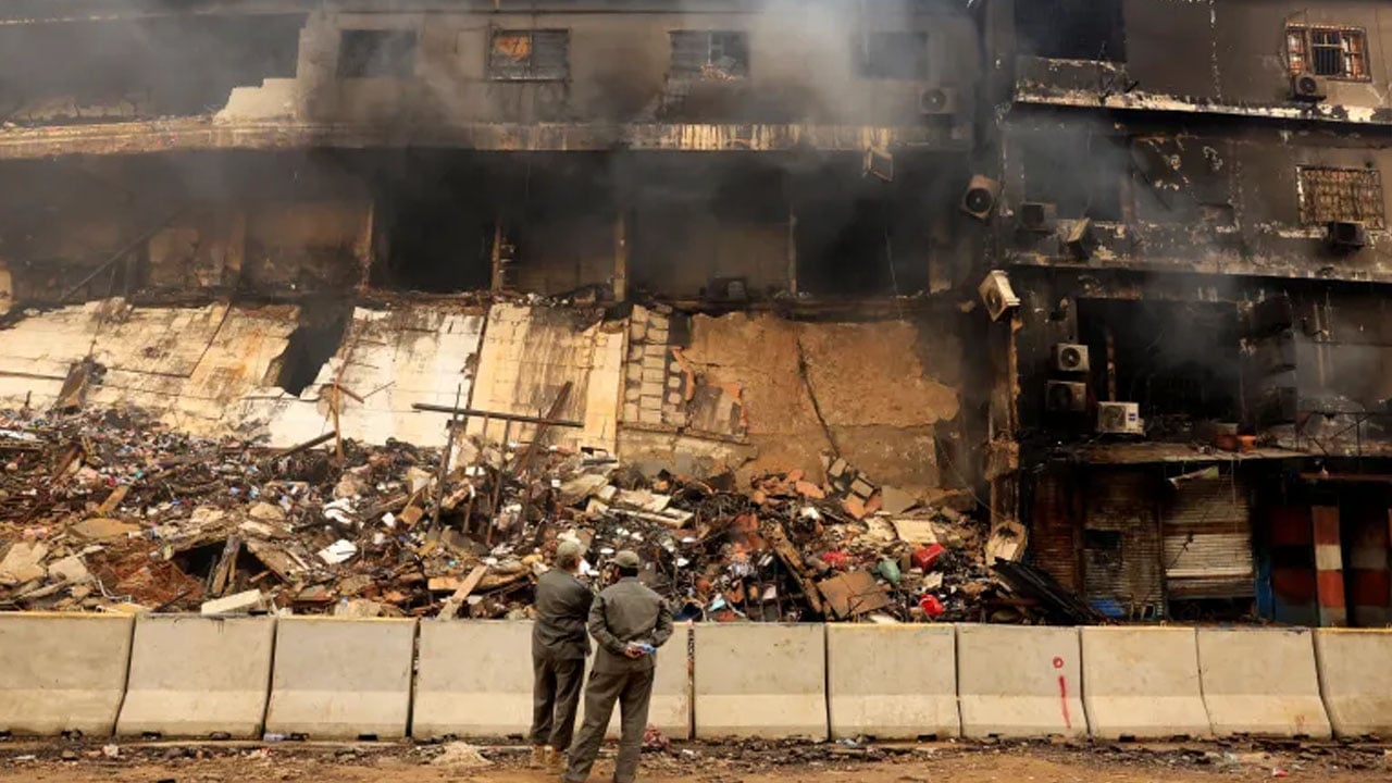 পাকিস্তানে অগ্নিকাণ্ডে নিহতের সংখ্যা বেড়ে ১৪, নিখোঁজ ৫০ জনেরও বেশি