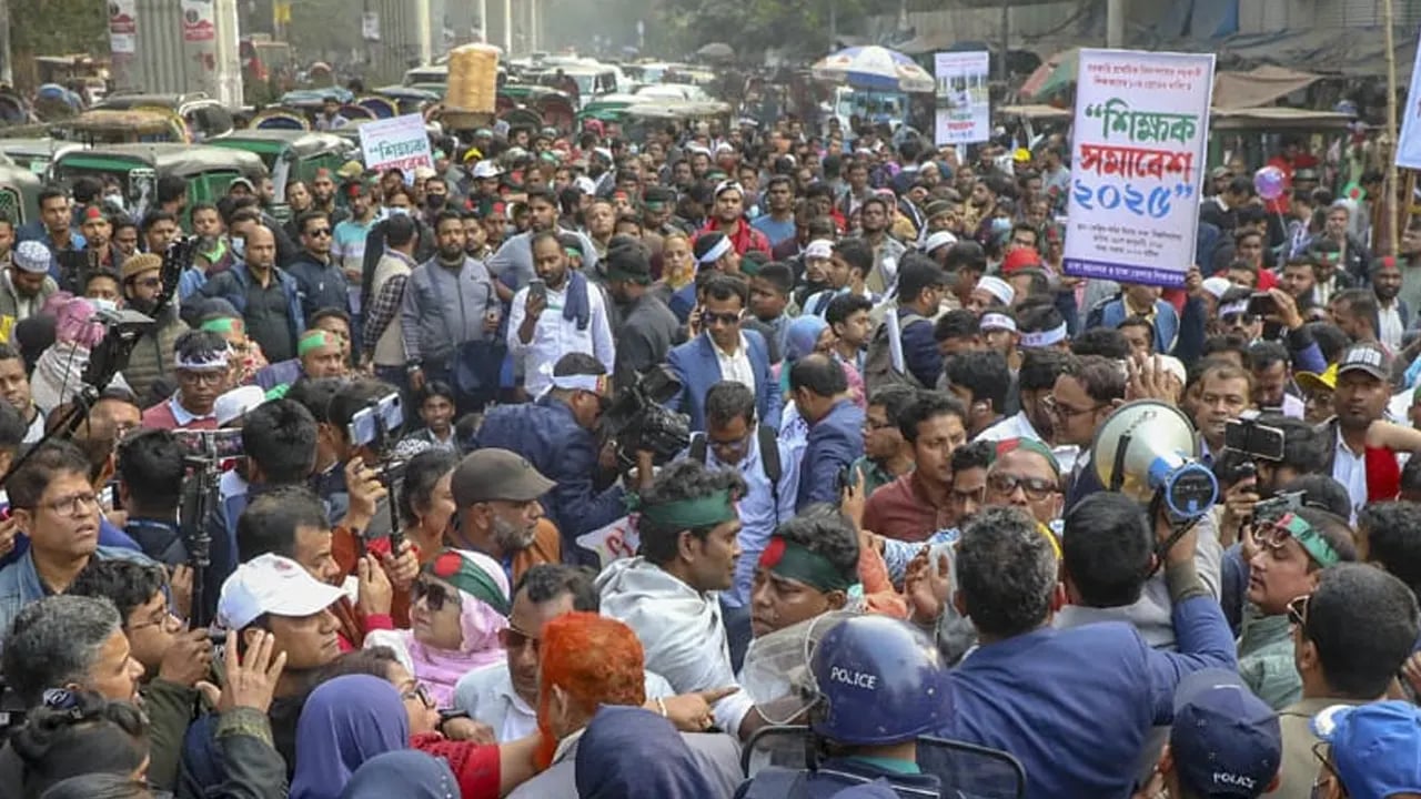 পরীক্ষা নিলেও মানসিকভাবে, ভেঙে পড়েছেন শিক্ষকরা