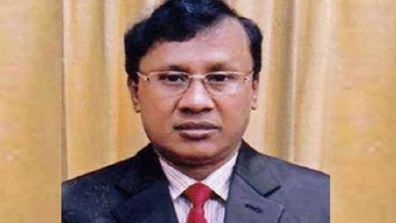 সাবেক সচিব প্রশান্ত কুমারের বিরুদ্ধে দুদকের চার্জশিটের অনুমোদন