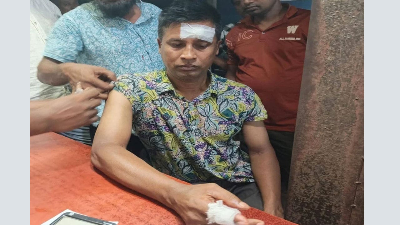সাঘাটায় থানায় ঢুকে এএসআইকে ছুরিকাঘাত