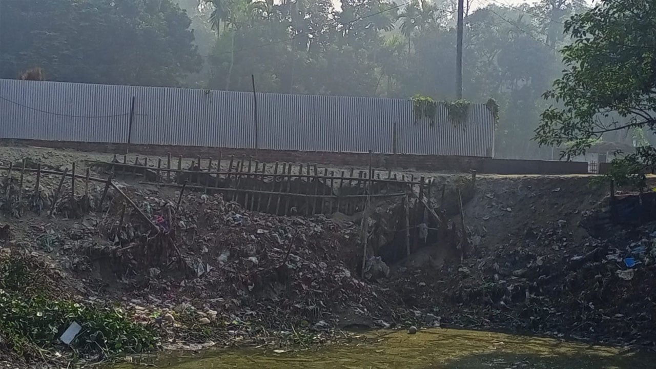 নিম্নমানের দায়সারা কাজ করে বিল উত্তোলনের অভিযোগ