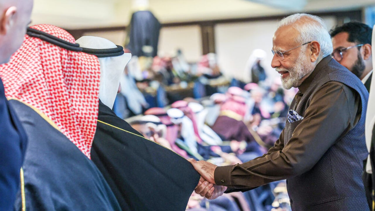 উপসাগরীয় অঞ্চলে গুরুত্ব হারাচ্ছে ভারত, নেপথ্যে কে?