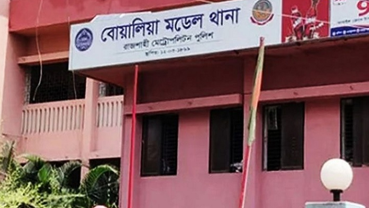 মামলার আগেই অভিযুক্তের কাছে তথ্য ফাঁস, এসআই ক্লোজড