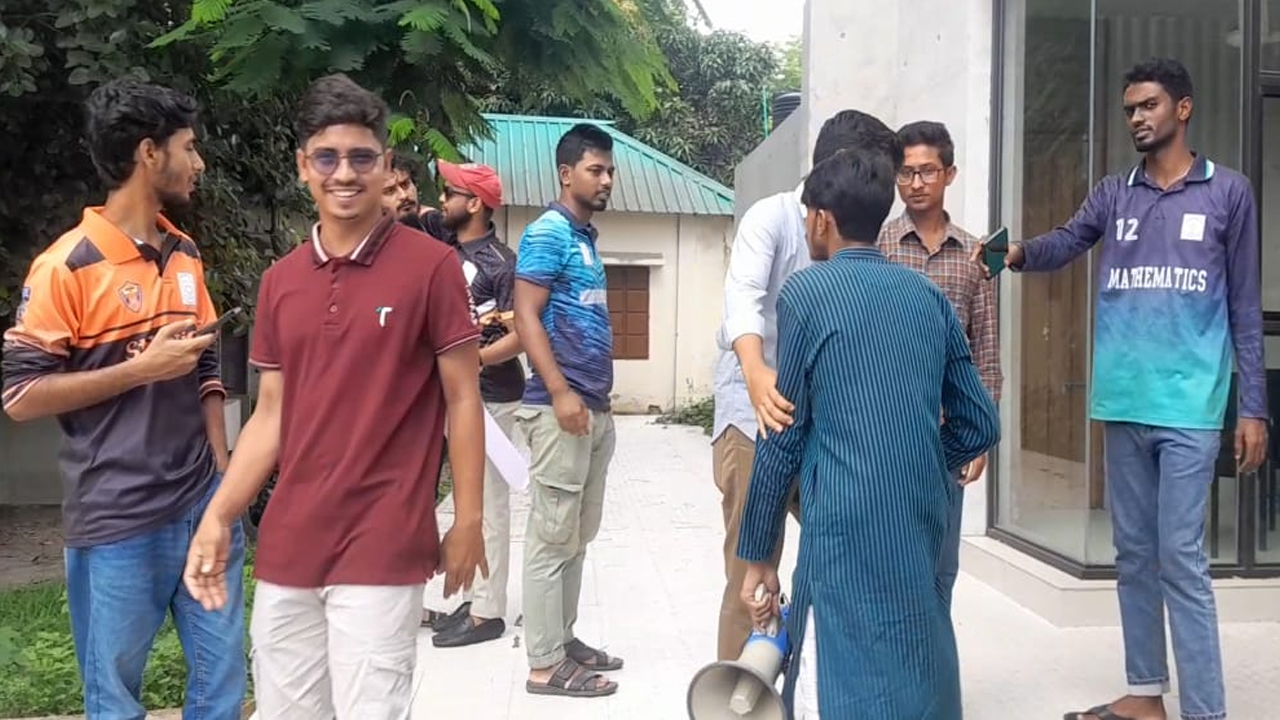 সাংবাদিকের মোবাইল কেড়ে নিয়ে ‘ভুল করিনি’: সমন্বয়ক শাহরিয়ার সোহাগ