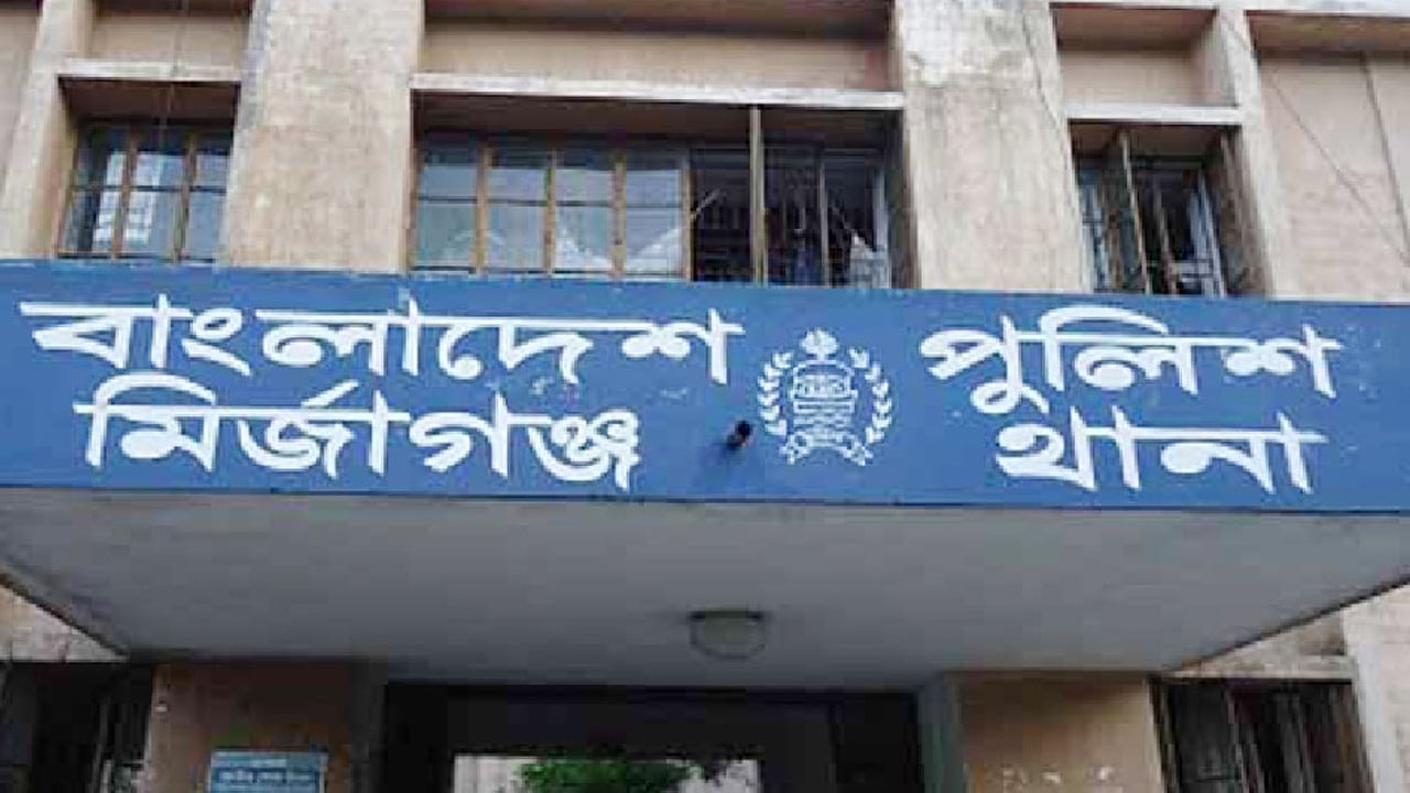 আমার দেশ পত্রিকার সাংবাদিককে হুমকি, থানায় জিডি ও সেনা ক্যাম্পে অভিযোগ