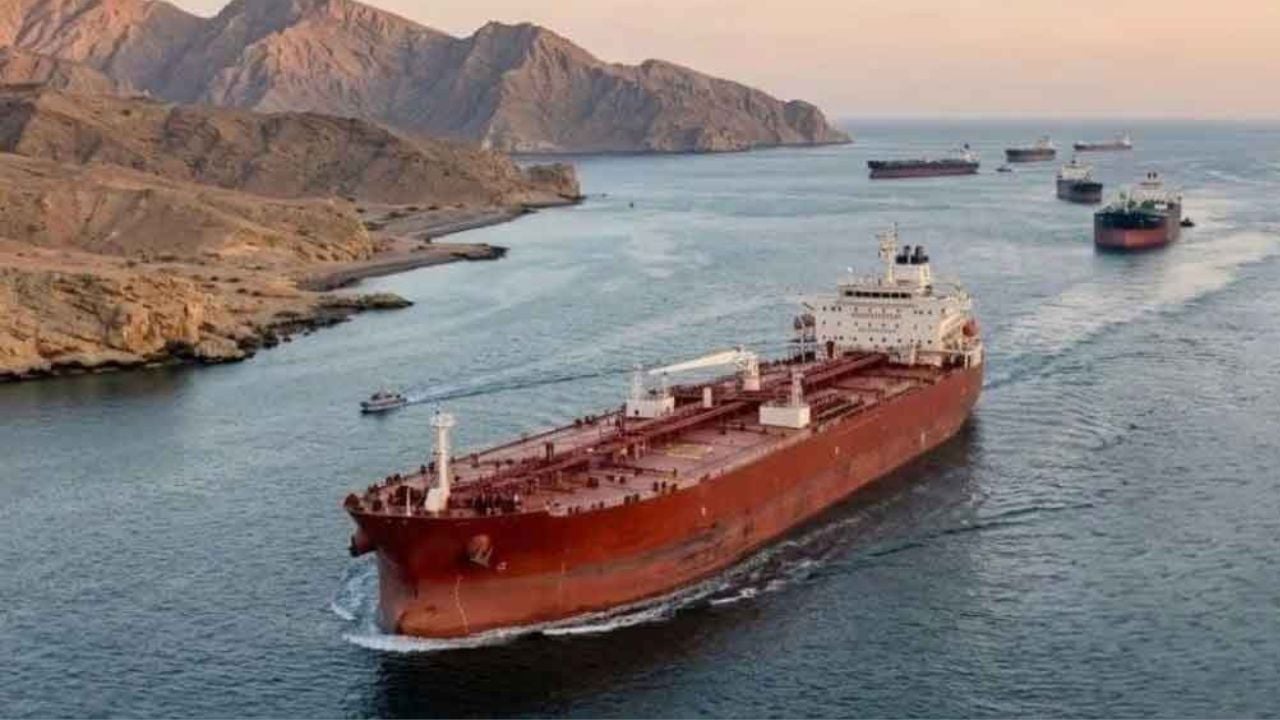 হরমুজে কিছু জাহাজ থেকে ২০ লাখ ডলার ফি নিচ্ছে ইরান