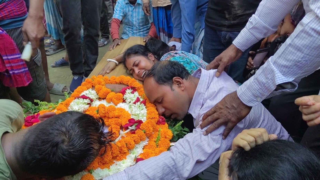 ইতালি থেকে ফিরল সাগরের লাশ, রাজৈরে শোকের মাতম