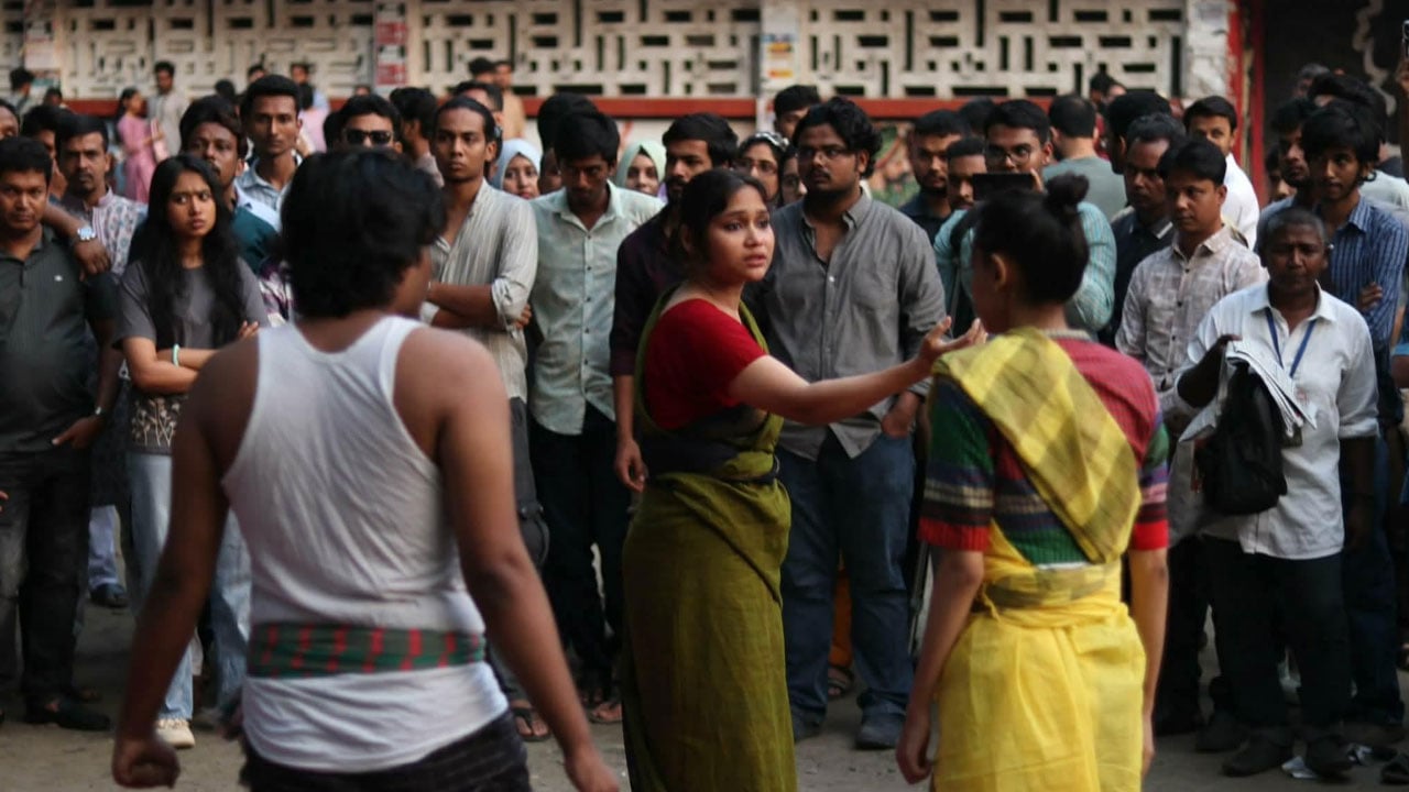 চা-শ্রমিকদের বঞ্চনা তুলে ধরে ঢাবিতে পথনাটক