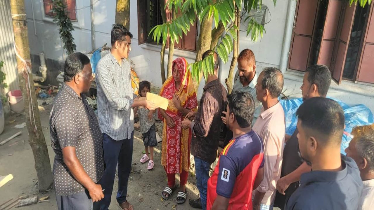 আড়াইহাজারে পুকুরে ডুবে চার শিশুর মৃত্যু, পরিবারের পাশে ইউএনও
