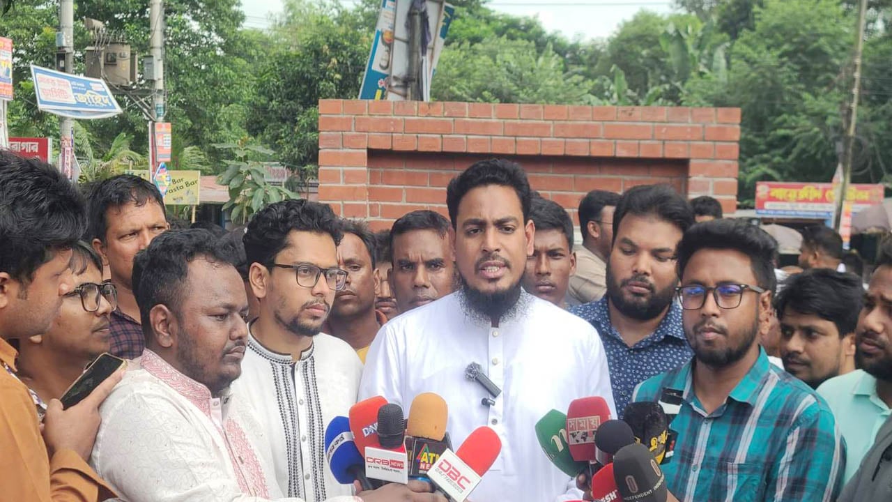 গুম-খুনে জড়িত জেনারেলদের বিচার করতে হবে: আখতার হোসেন