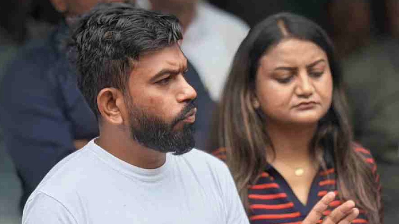 ভারতে নতুন কর্মসূচি দিয়ে মাঠে থাকছে ককরোচ পার্টি
