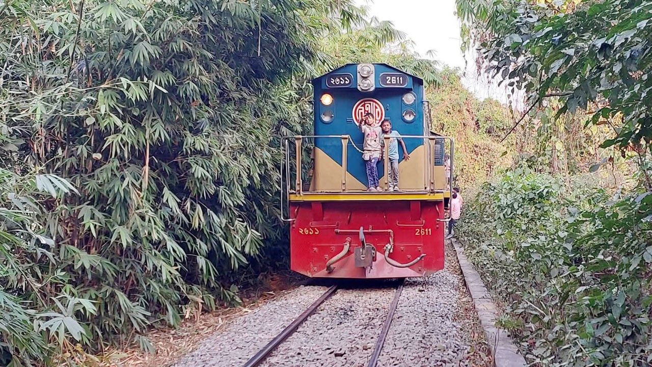 সাড়ে ৬ ঘণ্টা পর সিলেটের সঙ্গে রেলযোগাযোগ স্বাভাবিক