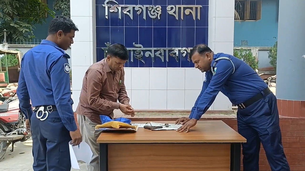 শিবগঞ্জে আমবাগান থেকে বিদেশি পিস্তল ও গুলি উদ্ধার