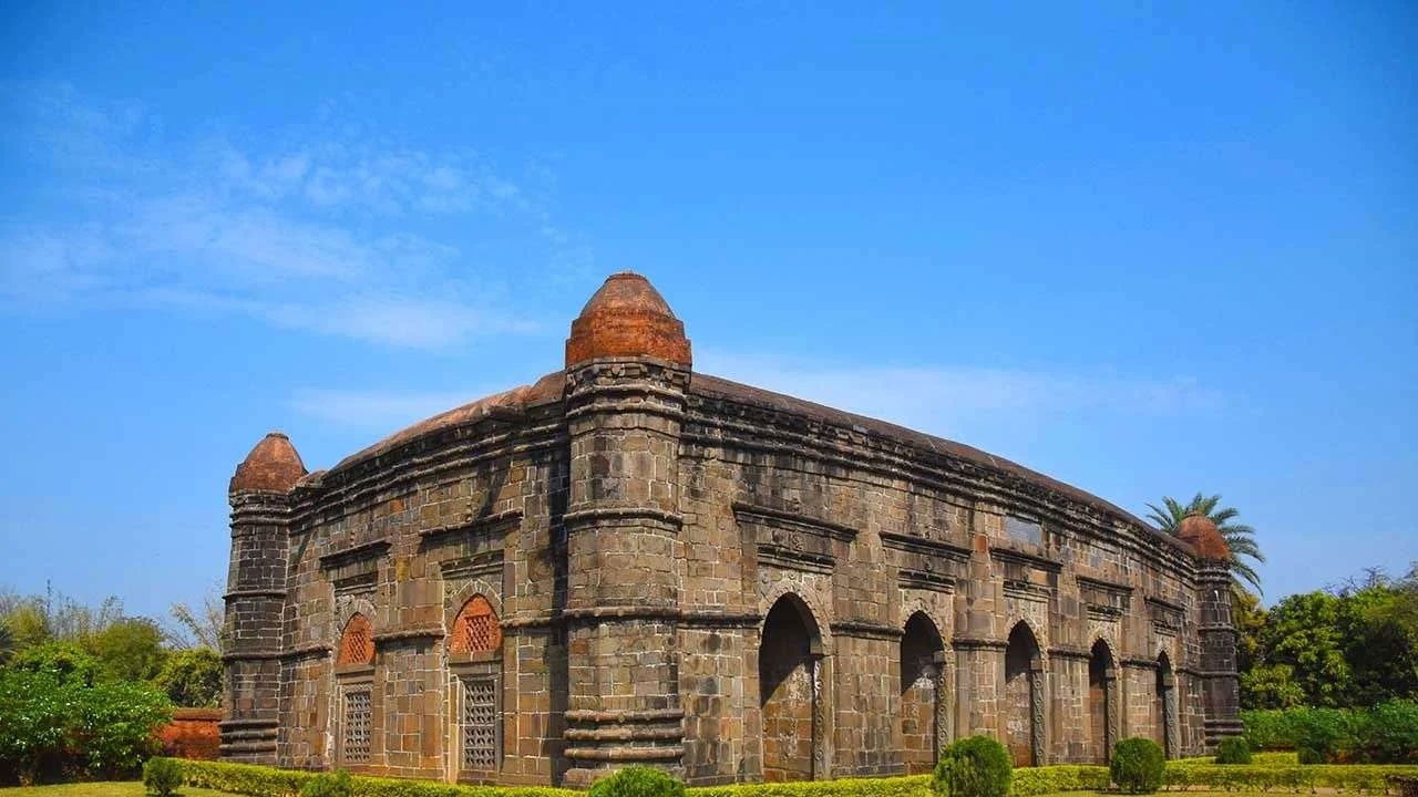 কলকাতায় ৬৫৩ বছরের পুরোনো মসজিদে পূজার আয়োজন