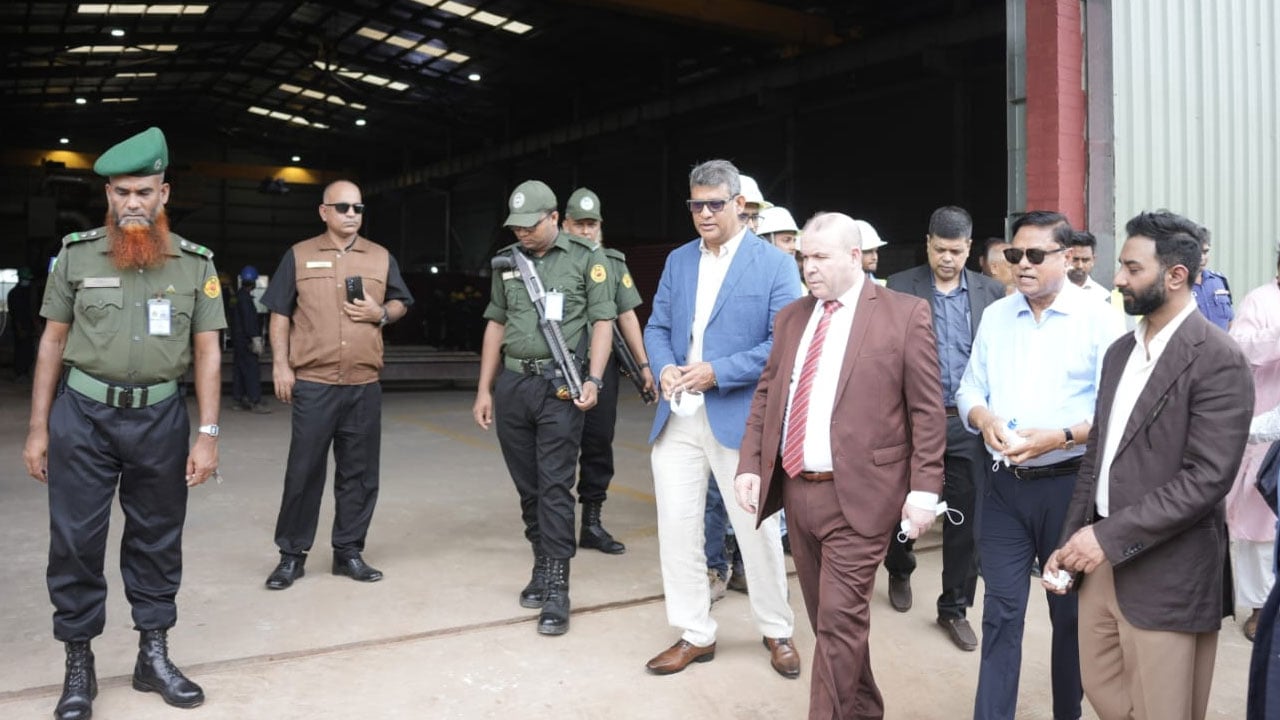 আলজেরিয়ার রাষ্ট্রদূতের ম্যাক্স গ্রুপের শিল্পকারখানা পরিদর্শন