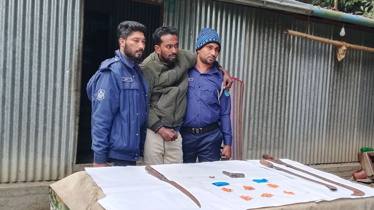 যৌথবাহিনীর অভিযানে দেশীয় অস্ত্র-মাদকসহ ১ জন গ্রেপ্তার