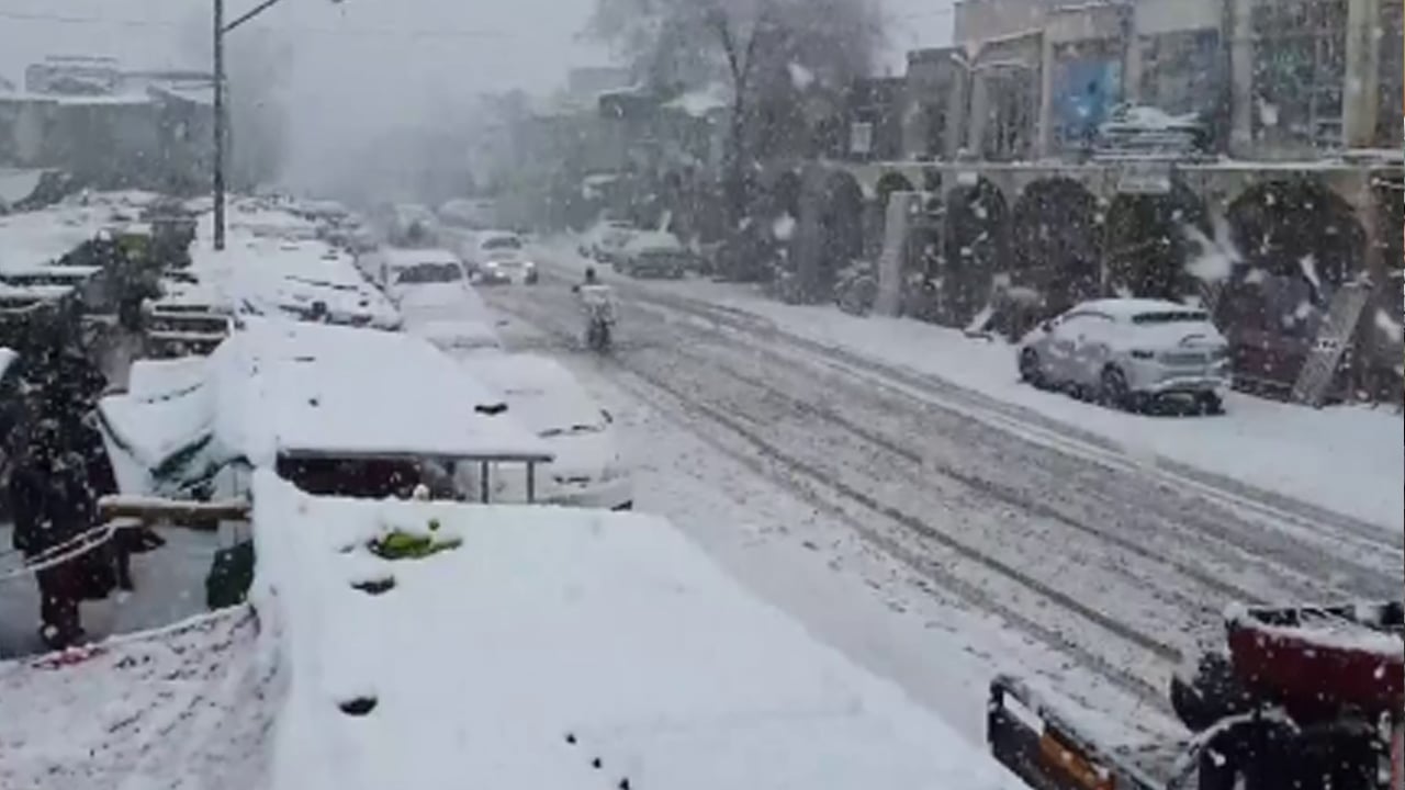 তীব্র তুষারপাত ও বৃষ্টিতে আফগানিস্তানে নিহত বেড়ে ৬১