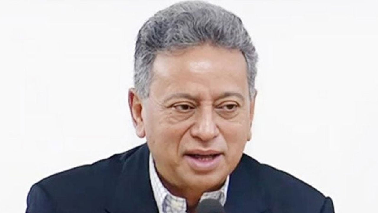 কোনো বিশেষ কারণে ভোট দেওয়ার কথা সরকারের বলা উচিত না: আমীর খসরু