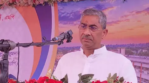 প্রকৃত শিক্ষায় নজর না দিলে শিক্ষা অনেক সময় বিপজ্জনক হতে পারে