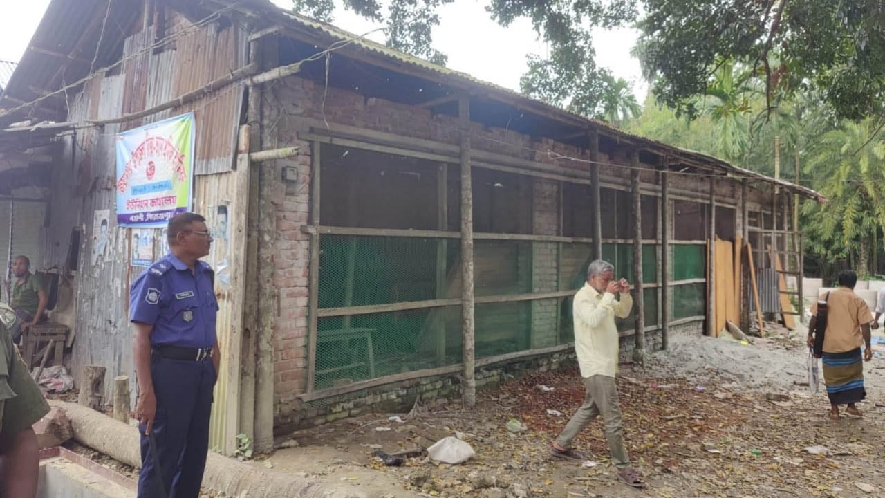 সরকারি জমিতে আ.লীগ নেতার ভবন, উচ্ছেদ করল প্রশাসন