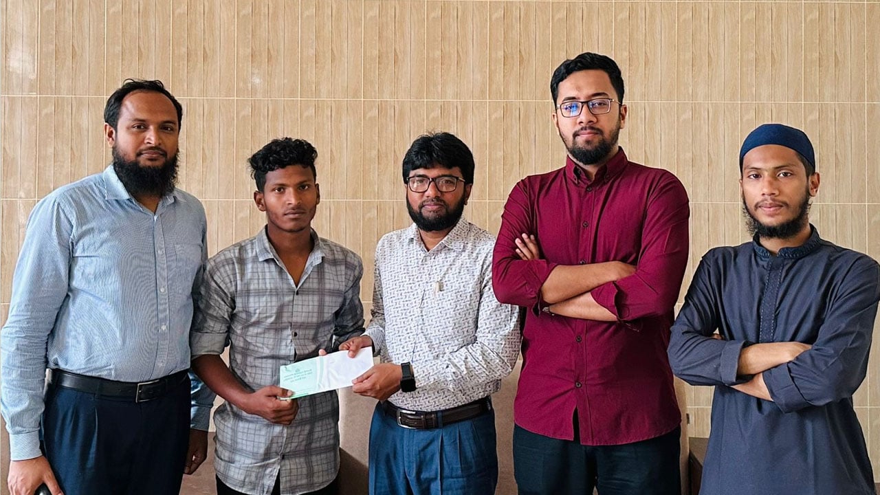 বিশ্ববিদ্যালয়ে ভর্তির টাকা জোগানো শ্রমিক ওমরের পাশে জামায়াতে ইসলামী