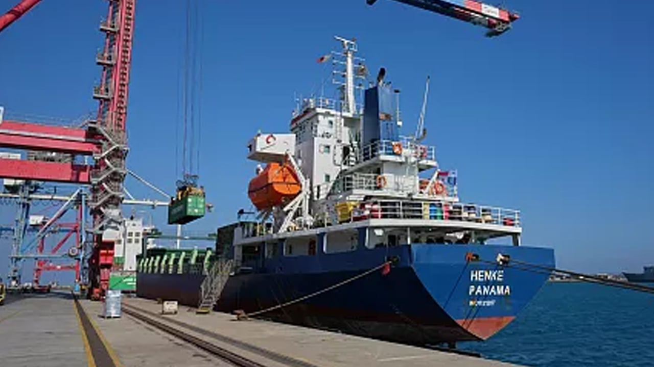 ইরানে মানবিক সহায়তা হিসেবে খাদ্য ও ওষুধ পাঠাল আজারবাইজান