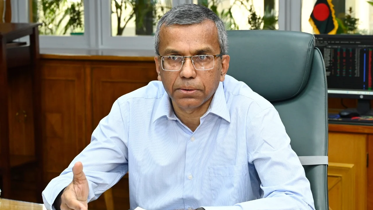 রাজনৈতিক চাপের কাছে নতিস্বীকার করব না: গভর্নর