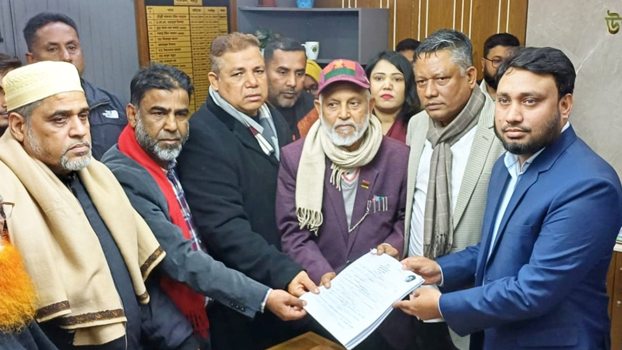 বগুড়া-৭: খালেদা জিয়ার বিকল্প হিসেবে মনোনয়ন জমা দিলেন মিল্টন