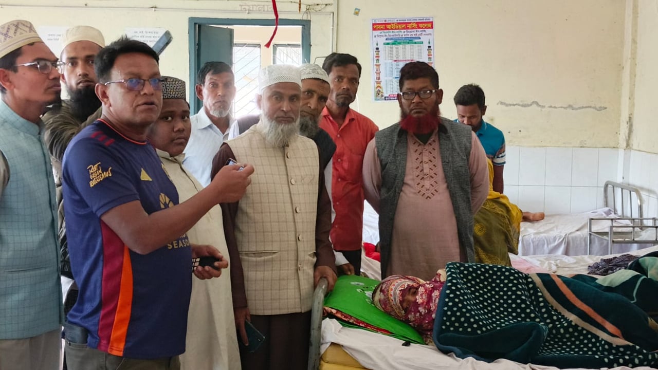 আসামিকে না পেয়ে স্ত্রী ও ভাই-ভাবীকে পুলিশের মারধর