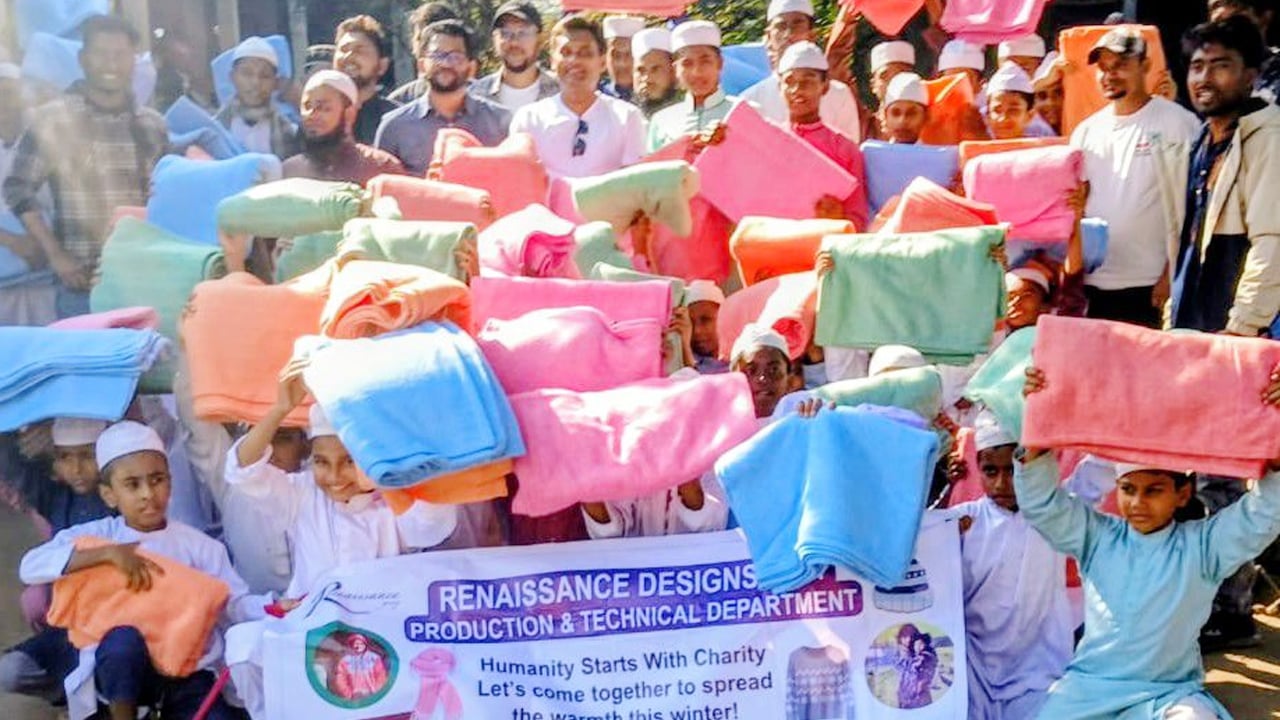 ৭০০ মাদরাসা শিক্ষার্থী পেল উষ্ণতার ছোয়া