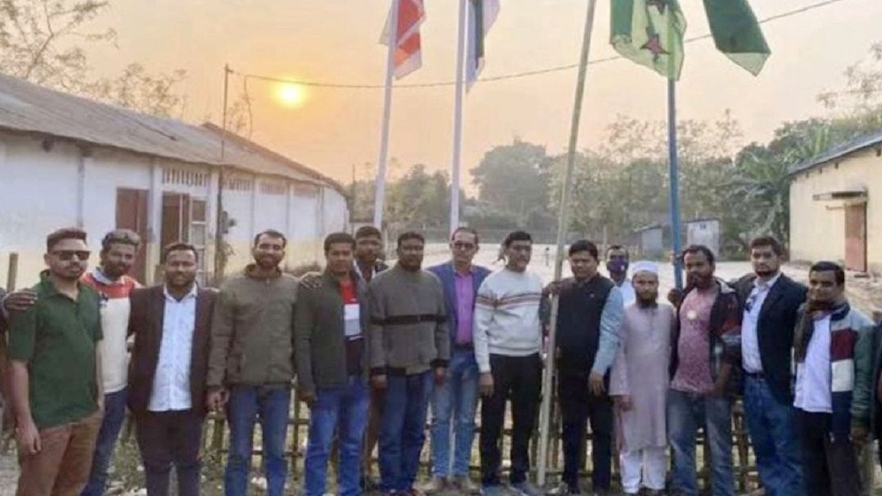 আ. লীগের কার্যালয়ে পতাকা উত্তোলন ঘিরে উত্তেজনা, বিএনপির বিক্ষোভ ও ভাঙচুর