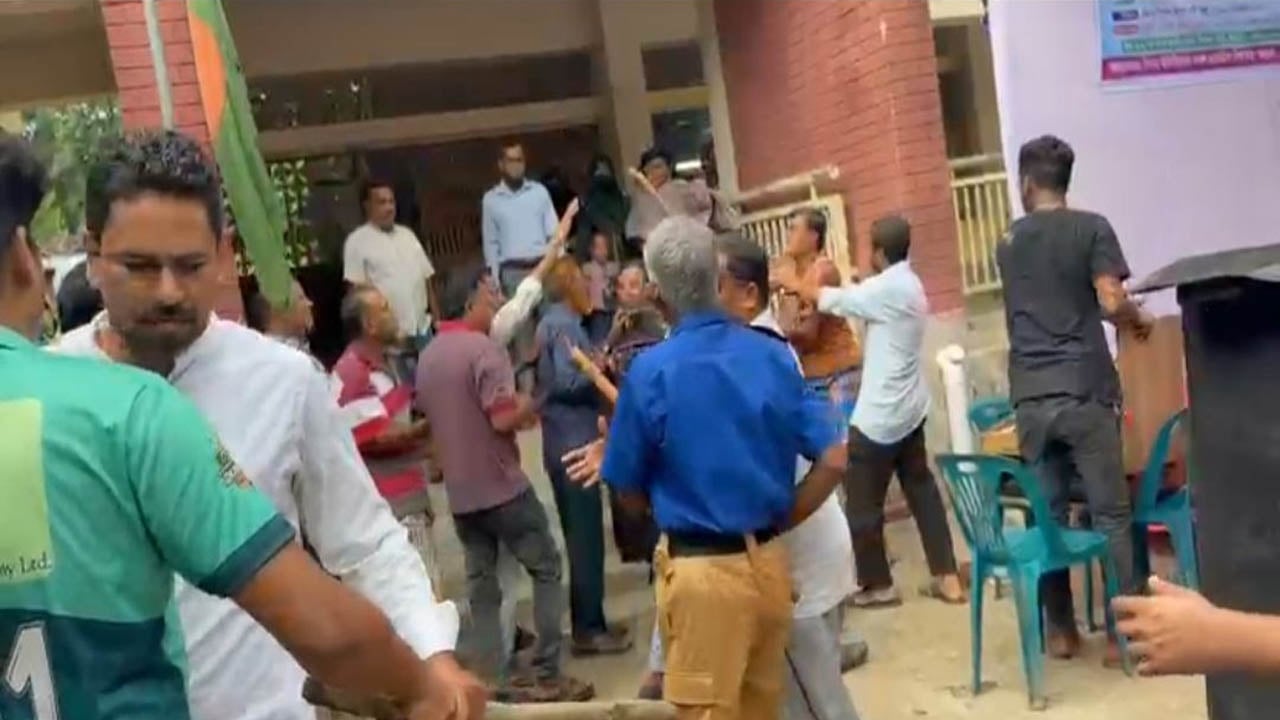 জাতীয় সংগীত চলাকালে ইউপি চেয়ারম্যানের ওপর বিএনপি নেতার হামলা