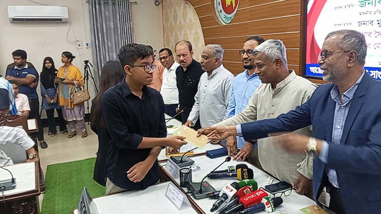 বাংলা-ইংরেজির পাশাপাশি শিশুদের তৃতীয় ভাষা শেখানো হবে