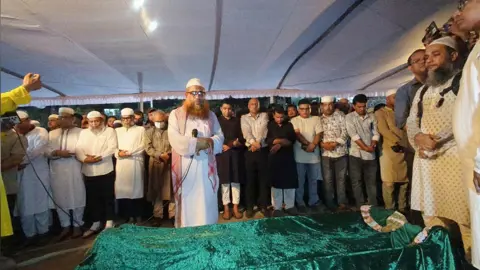 বিএনপি নেতা আ. হাইয়ের দাফন সম্পন্ন
