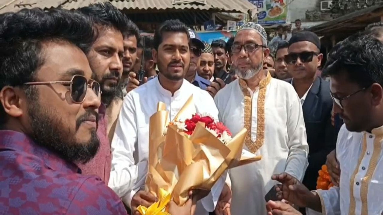 আমরা নতুন একটা বাংলাদেশ বিনির্মাণের জন্য চেষ্টা করছি