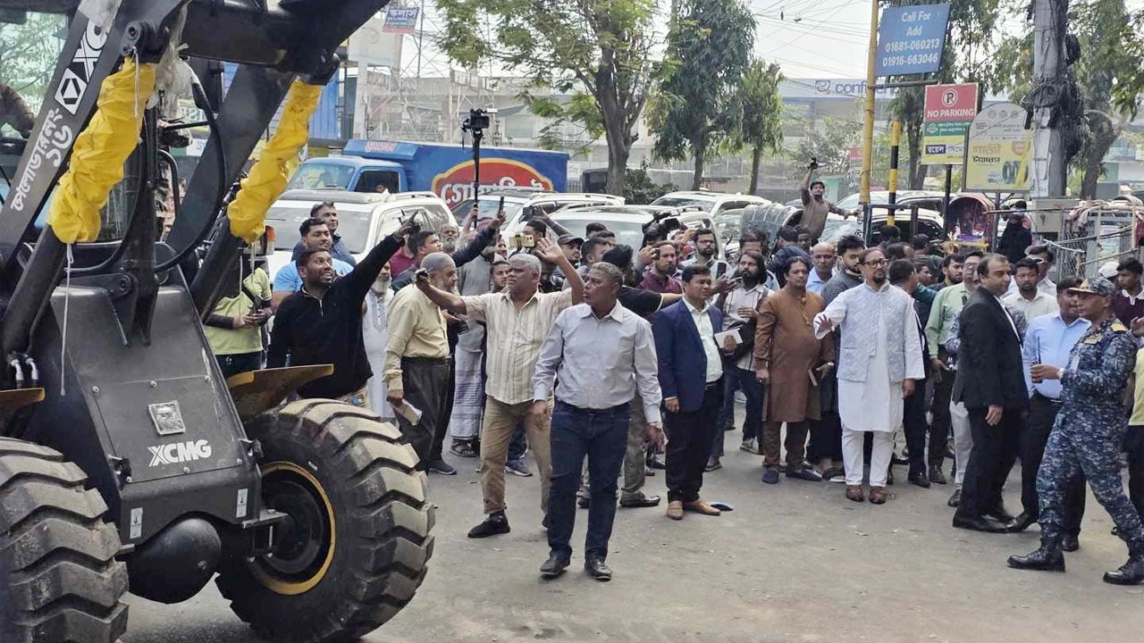 নগরীকে বিলবোর্ডমুক্ত করার ঘোষণা চসিক মেয়রের
