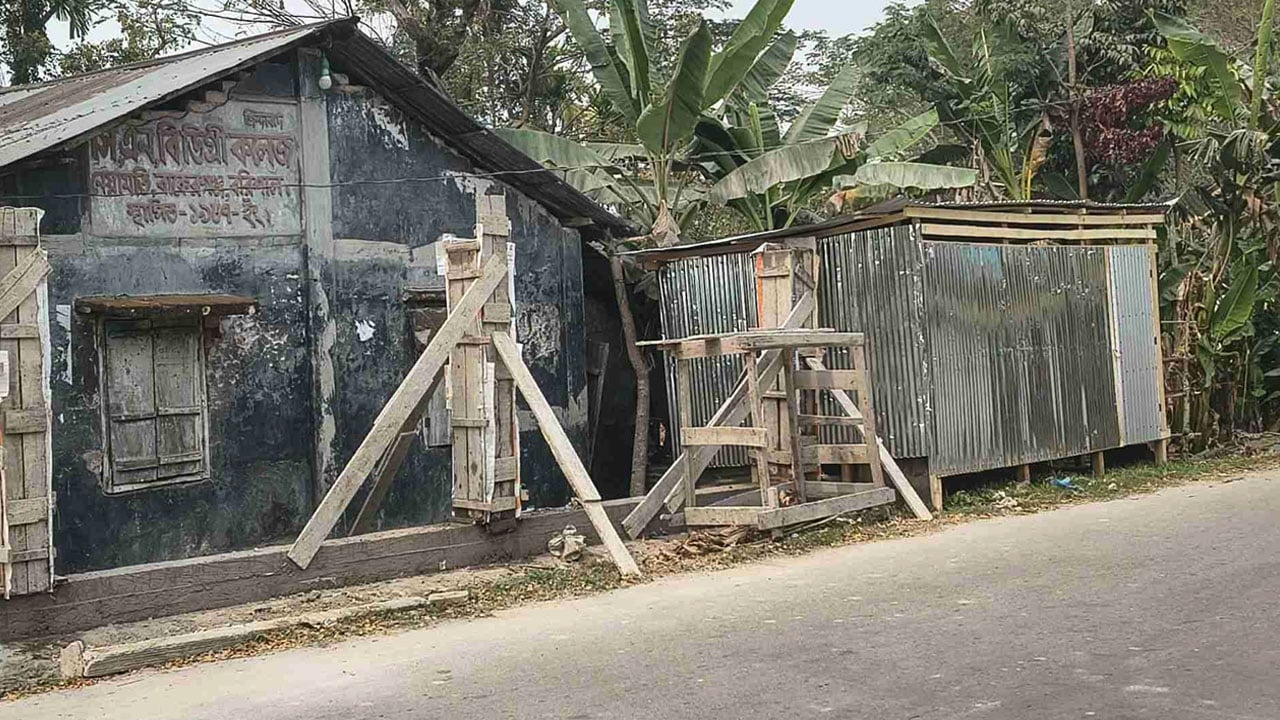 কলেজের জমি দখল করে বিএনপি নেতার পিতার দোকানঘর নির্মাণের অভিযোগ