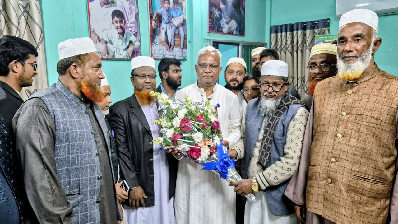 দিনাজপুর-৬ আসনে ধানের শীষের জয়ী প্রার্থীকে দাঁড়িপাল্লা প্রার্থীর অভিনন্দন