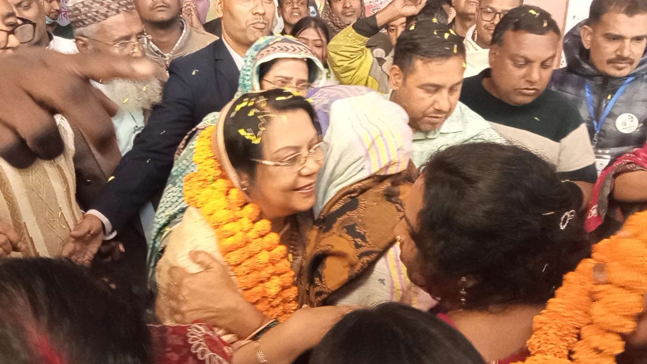 মানিকগঞ্জ-৩ বিএনপি প্রার্থী রিতার পক্ষে গণজোয়ার