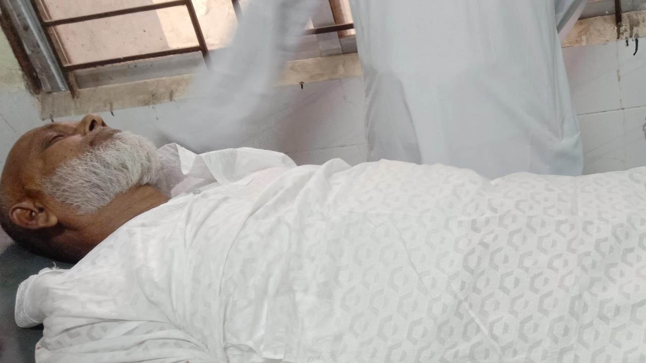 ভোট দিয়ে ফেরার পথে ইউপি সদস্যকে কুপিয়ে জখম